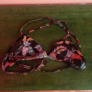 Jolyn Finn Top Size Medium M “Wailana” Print